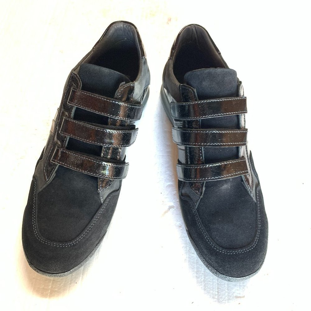 Man Shoes - Picture 2 of 3